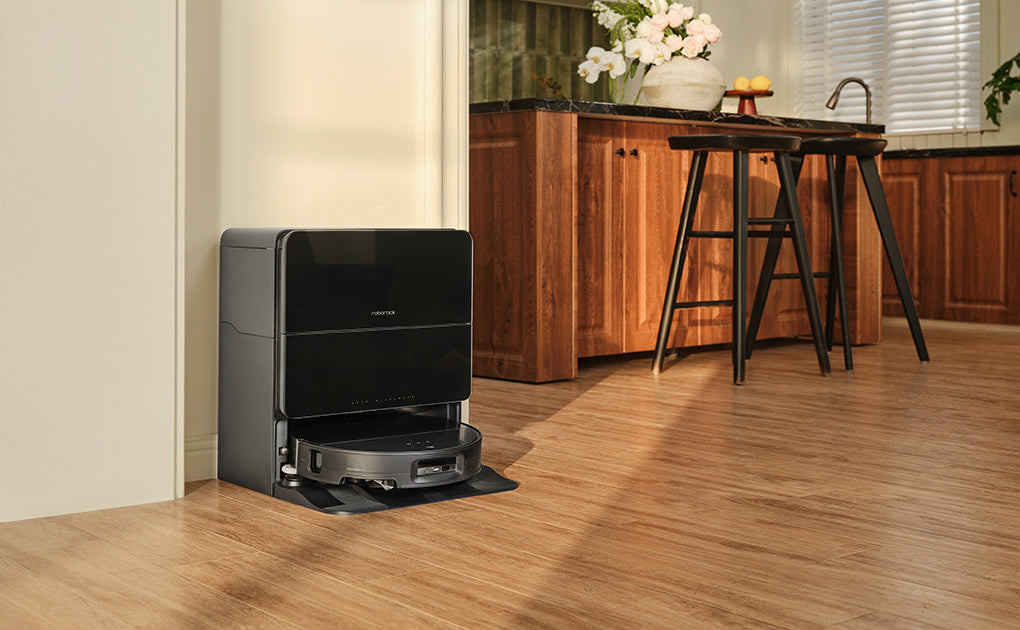 Saros 10 dock and robot vacuum shown from the front.