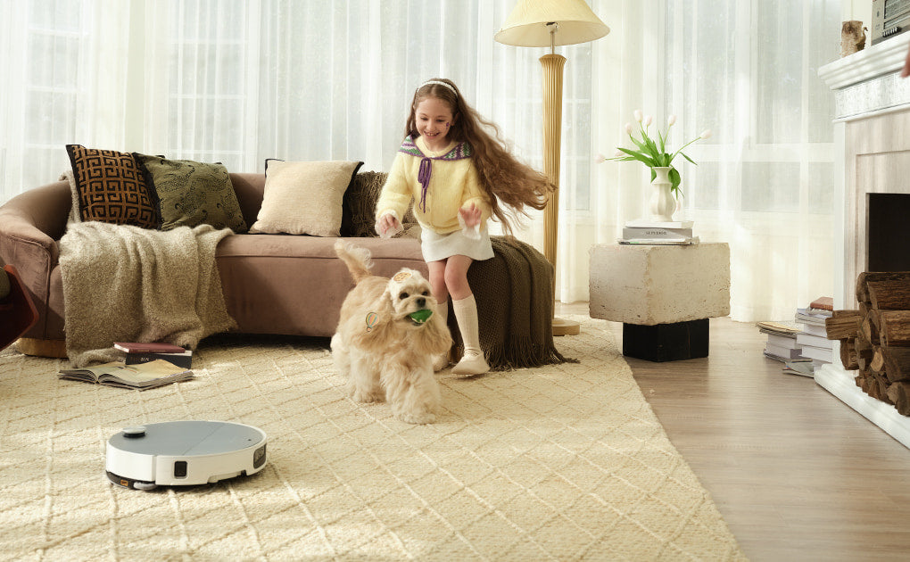 Saros 10 robot vacuum with mop and brush components visible.