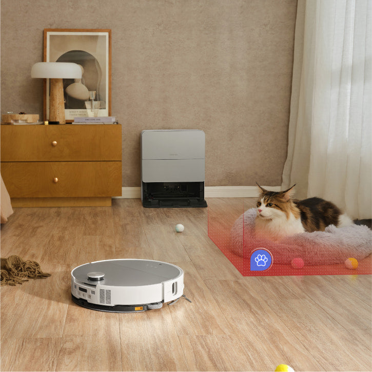 Saros 10 approaching a pet and stopping the main brush for pet recognition.